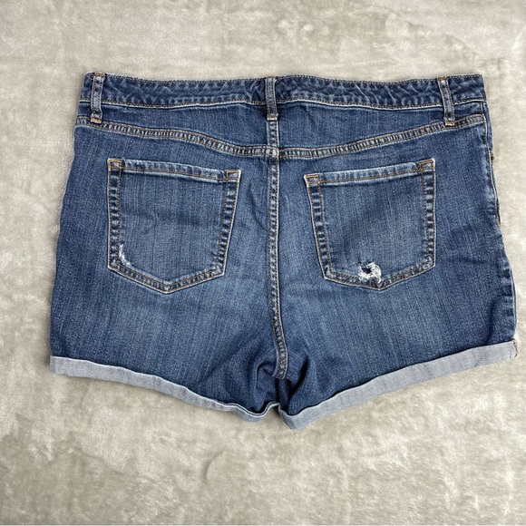 Ava & Viv Women's Distressed Blue Denim Shorts Size 16W - Picture 3 of 8
